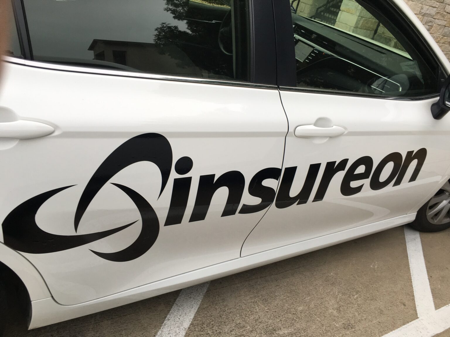 Truck & Car Vehicle Lettering & wraps